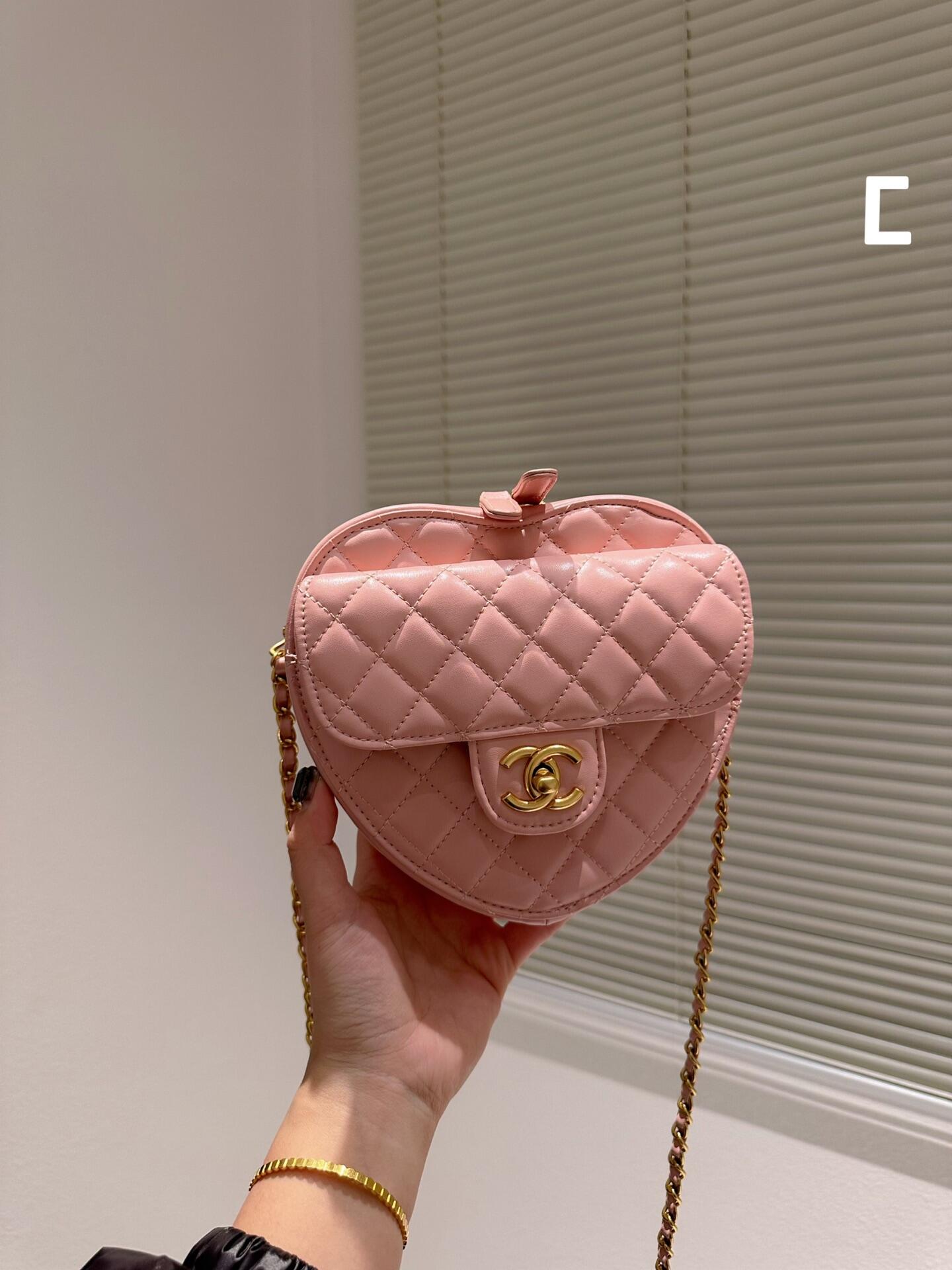 CHANEL　ハート　クラッチバック